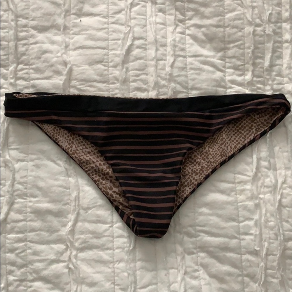 Acacia Manoa Bottom is Size S